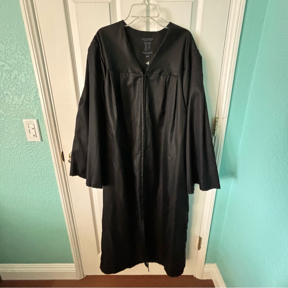 Jostens Black Graduation Gown 5’7”-5’9”